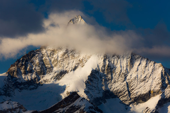 Bình minh tại Weisshorn nhìn từ Gornergrat.