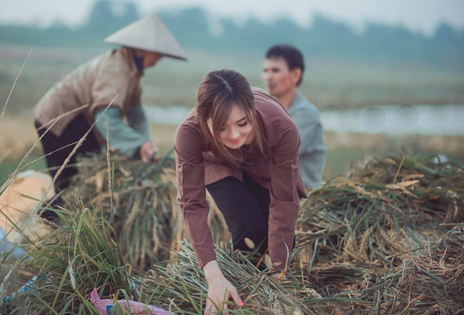 Cô gái trong bức ảnh đó là Lê Thu Hương &#40;sinh năm 1993&#41;, cựu sinh viên trường Đại học Văn hóa Hà Nội.&nbsp;