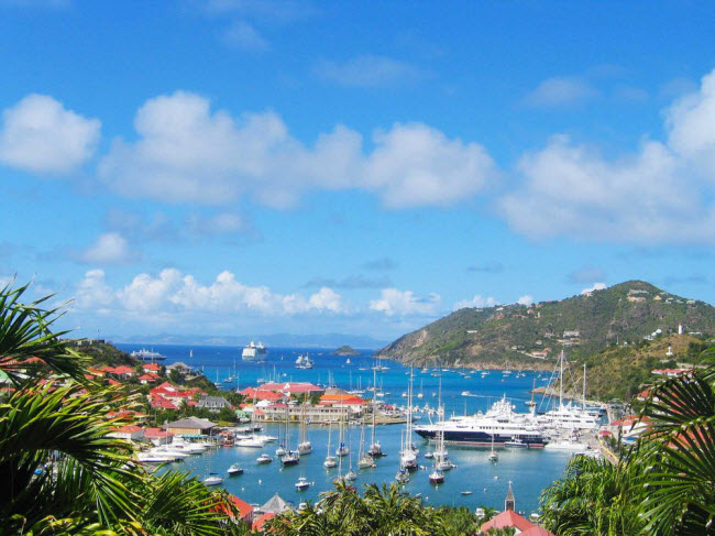 St. Barts: Hòn đảo này được coi là nước Pháp thu nhỏ tại Caribbe với cuộc sống sôi động vào ban đêm và những cửa hàng thời trang hàng đầu thế giới. Đây là địa điểm nghỉ tuần trăng mật của các cặp đôi nổi tiếng như Jay-Z và Beyonce, Bethenny Frankel và Jason Hoppy hay Nick Lachey và Vanessa Minnillo.