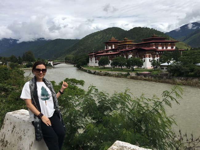 Hoa hậu Thu Hoài chụp ảnh khi sang &#34;đất nước hạnh phúc nhất hành tinh&#34; Bhutan du lịch.