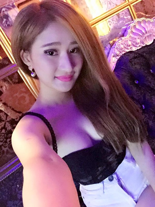 Cô hot girl tận hưởng cuộc sống độc thân sau khi cuộc hôn nhân trong trọn vẹn.