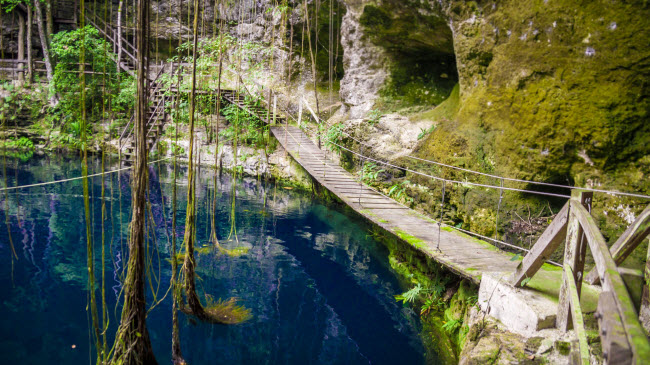 Nằm gần thị trấn Ek Balam trên bán đảo Yucatan ở Mexico, hang động Cenote X’Canche có phong cảnh tuyệt đẹp với hồ nước trong xanh, nơi du khách có thể thỏa thích tắm mát.