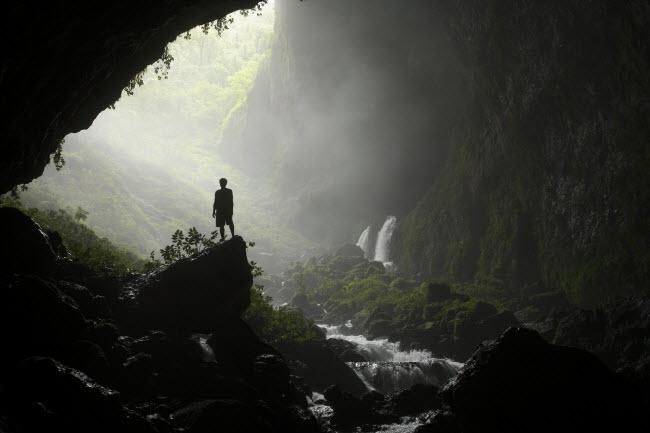 Vẻ đẹp ngoạn mục của hang động Kavakuna trên đảo New Britain, Papau New Guinea.