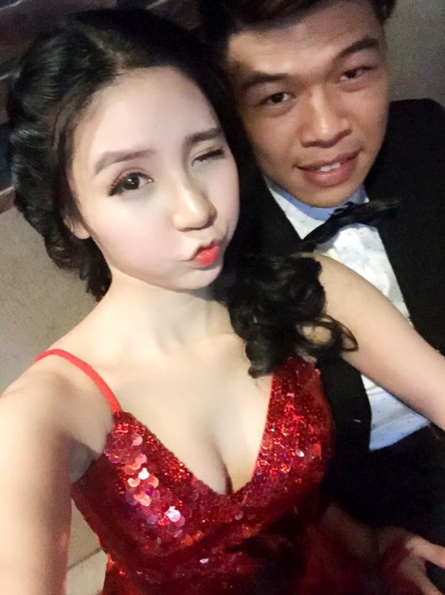 Hot girl sinh năm 1994 thường vào vai những cô gái xinh đẹp, ăn mặc gợi cảm khoe thân hình nóng bỏng. Trong ảnh: Thanh Bi cùng bạn diễn Trung Ruồi trong một tập phim “Kem xôi”.