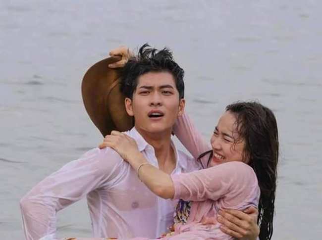 Nhã Phương và Kang Tae Oh là cặp đôi Việt - Hàn được yêu thích nhất hiện nay nhờ series phim truyền hình &#34;Tuổi thanh xuân&#34;. Vì quá thành công, nhà sản xuất tiếp tục thực hiện phần 2 với dàn diễn viên được giữ nguyên từ phần 1 và phát sóng vào cuối năm 2016.