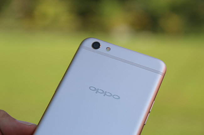 Oppo F3 Plus được trang bị chipset Qualcomm MSM8976 Pro Snapdragon 653, với bộ vi xử lý 8 nhân &#40;4 nhân Cortex-A72 tốc độ 1.95 GHz và 4 nhân Cortex-A53 tốc độ 1.44 GHz&#41;