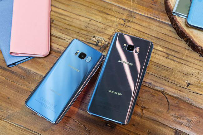 Galaxy S8 được trang bị Samsung Knox, một nền tảng bảo mật tối cao. Galaxy S8 còn cung cấp nhiều công nghệ bảo mật sinh trắc học bao gồm máy quét dấu vân tay, quét mống mắt và nhận diện khuôn mặt để người dùng có thể chọn phương pháp xác thực sinh trắc học an toàn phù hợp nhất.