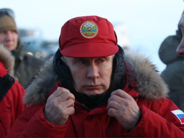 Putin khoe loạt ảnh nam tính “chất lừ” chụp ở Bắc Cực