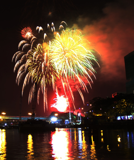 Pháo hoa rực sáng, lung linh trên bầu trời TP.HCM, chào năm mới 2018! - 6