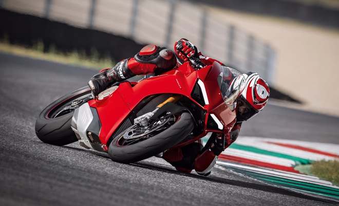 2018 Ducati Panigale V4 xưng vương làng siêu môtô 2017 - 8