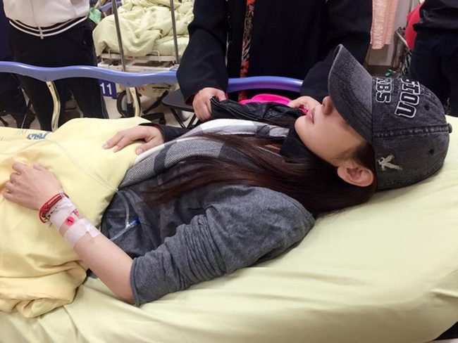 Tối 1.12.2017, theo  truyền thông Đài Loan cho biết, nữ diễn viên Conie đã được đưa vào bệnh viện gấp với nguyên nhân tự sát bằng thuốc an thần. Nhờ cấp cứu kịp thời, Conie đã qua khỏi cơn nguy kịch.