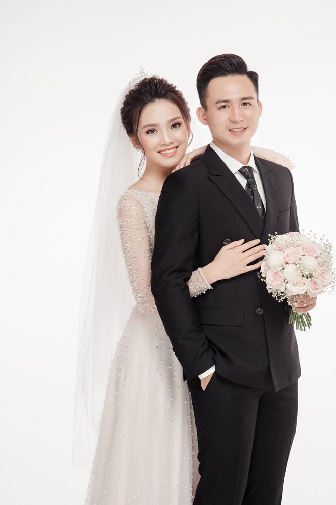 Ảnh cưới của người đẹp Hoa hậu Việt Nam cùng hot boy cảnh sát - 1