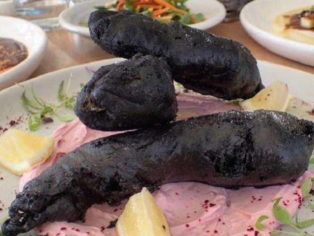 Kỳ dị món ăn đen xì như cục than nhưng lúc nào cũng ”cháy” hàng