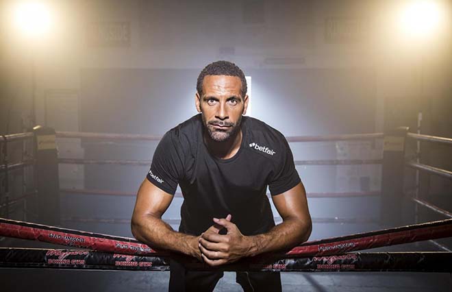 Rio Ferdinand tung đòn boxing “hiểm độc”: Thách đấu mọi cao thủ - 1