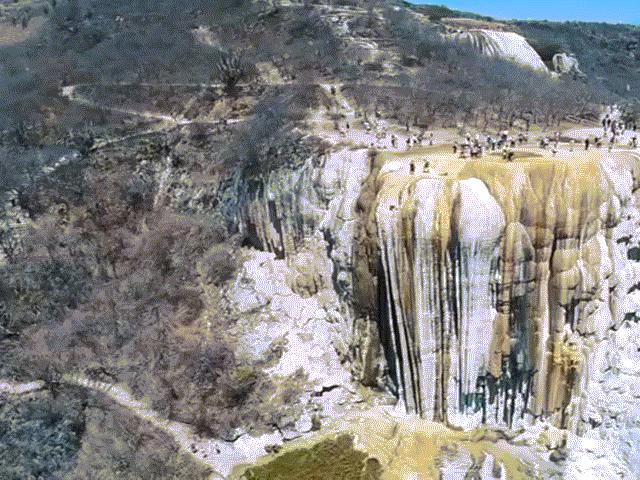 Chiêm ngưỡng vách đá kỳ lạ như thác nước ở Mexico