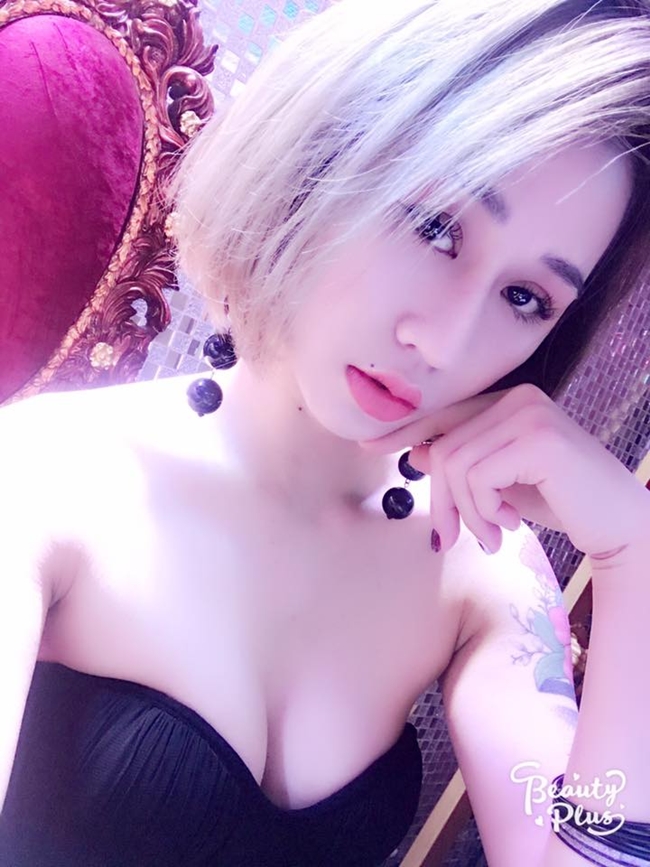 Sau khi sinh con trai đầu lòng, nữ DJ sinh năm 1988 được nhận xét ngày càng đẹp, sexy và quyến rũ hơn.