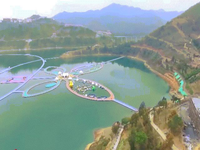 Choáng ngợp lối đi bộ trên sông dài nhất trên thế giới tại Trung Quốc