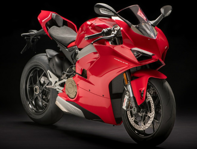 2018 Ducati Panigale V4 nhận đặt trước, đắt nhất tới 2 tỷ đồng - 1