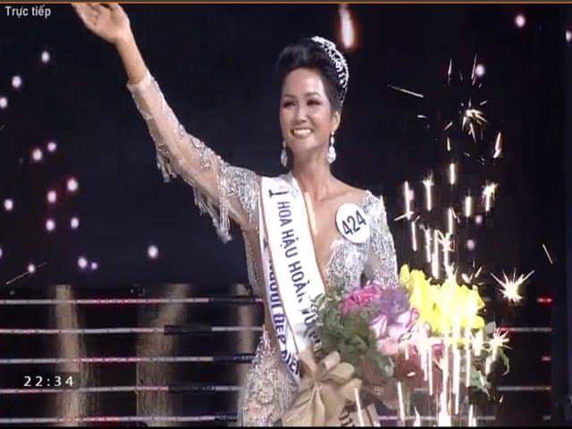 Người đẹp dân tộc đăng quang Hoa hậu Hoàn vũ Việt Nam