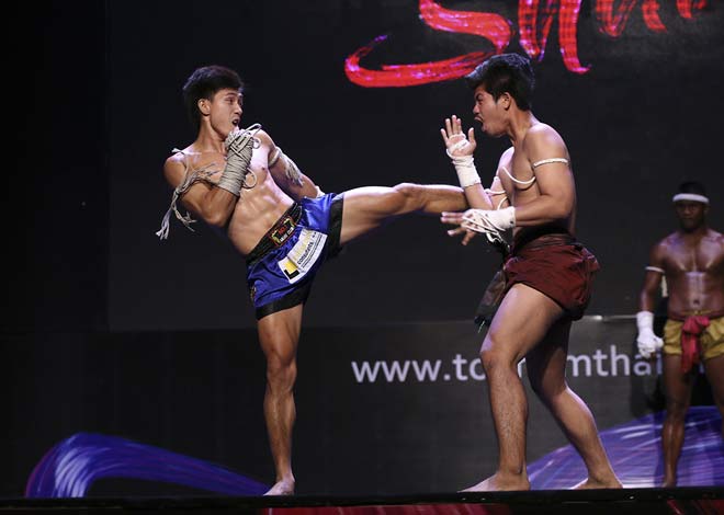 “Thánh Muay” Buakaw đấu 4 người, trao linh vật cho “Độc cô” Duy Nhất - 7