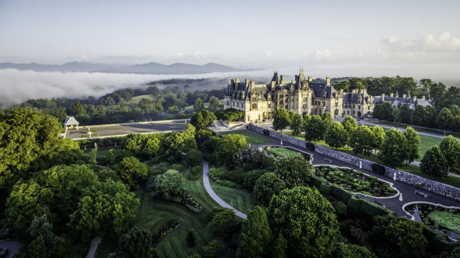 Asheville, Mỹ: Thị trấn ở bang Bắc Carolina nổi tiếng với nền văn hóa bia, nghệ thuật đặc sắc và ẩm thực hấp dẫn.