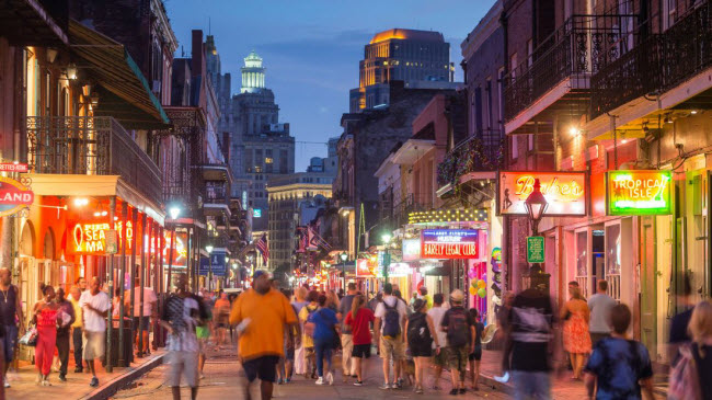 New Orleans, Mỹ: Thành phố ở bang Louisiana nổi tiếng với nhiều lễ hội đặc sắc như lễ hội Mardi Gras vào tháng 2 hay French Quarter vào tháng 4. Hãy tới đây để tận hưởng không khí lễ hội sôi động và ẩm thực đa dạng.