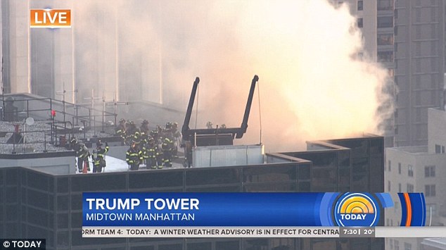 Nhà chọc trời của Trump bị cháy, khói đen bốc nghi ngút từ đỉnh - 1