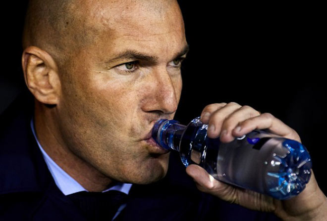 Real loạn: Zidane mắng học trò như &#34;mổ bò&#34;, dàn sao thi nhau văng tục - 1