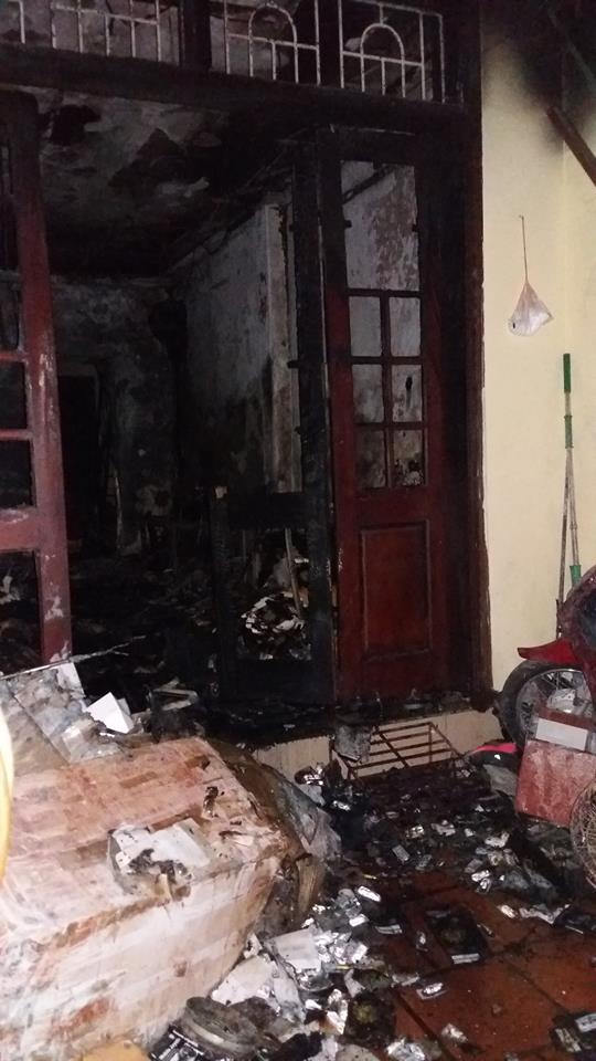 HN: Cháy nhà 3 tầng, 4 mẹ con thoát chết nhờ “bảo bối” cứu hỏa này - 1