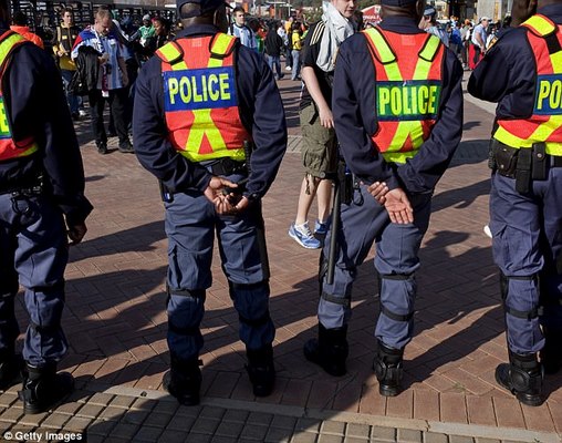 Nam Phi: Kẻ hãm hiếp bị nạn nhân tấn công gần đứt lìa &#34;của quý&#34; - 1