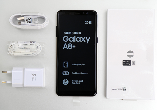 Trong hộp gồm có một chiếc Galaxy A8+ kèm các phụ kiện là sạc nhanh &#40;9V/1,67A hoặc 5V/2A&#41;, cáp USB Type-C, tai nghe in-ear, một ốp lưng, que lấy SIM và sách hướng dẫn.