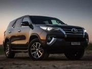 Tư vấn - Doanh số Toyota Fortuner tụt dốc chóng vánh