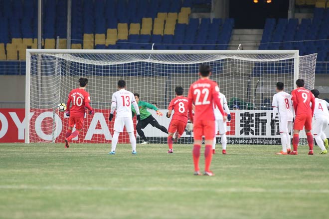 Cực chất &#34;Người nhện&#34; U23 Việt Nam: Cản phá 11m panenka dễ như ăn kẹo - 3