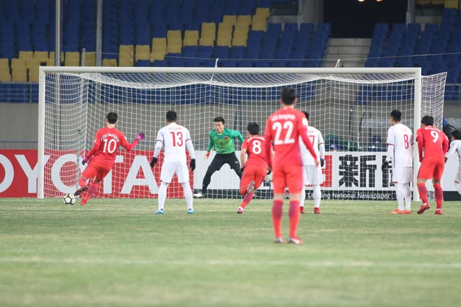 Cực chất &#34;Người nhện&#34; U23 Việt Nam: Cản phá 11m panenka dễ như ăn kẹo - 2