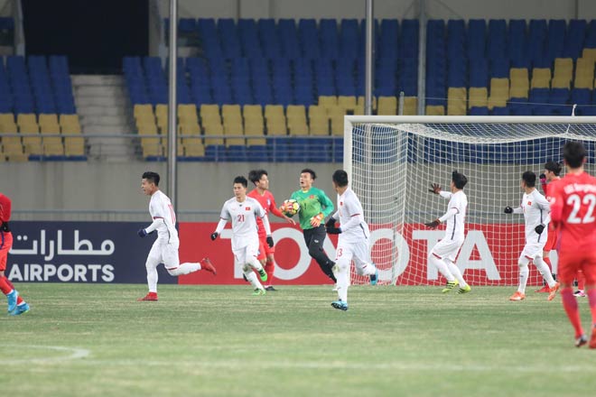 Cực chất &#34;Người nhện&#34; U23 Việt Nam: Cản phá 11m panenka dễ như ăn kẹo - 4