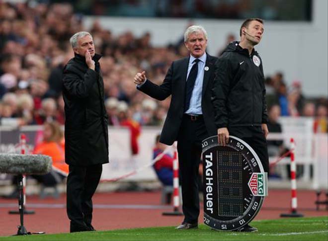 Họp báo MU - Stoke City: Mourinho bất ngờ khen Sanchez, vỗ về Ibra - 1