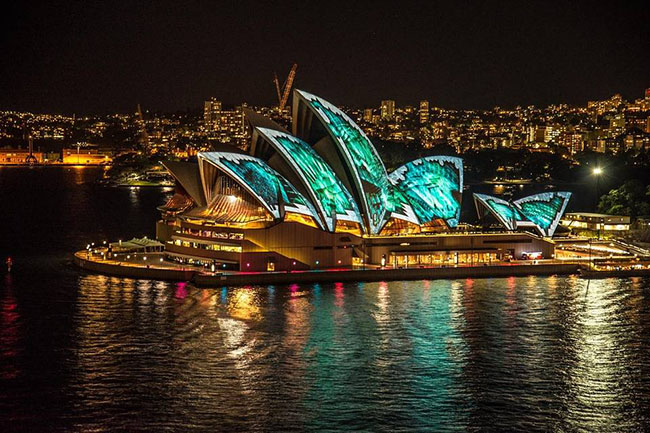 Sydney, Úc: Hãy tới ngay nơi đây để chào mừng lễ hội năm mới Tết âm lịch tại các quận Haymarket và Chinatown nằm ngay trong thành phố và tận hưởng hầu hết các sự kiện tuyệt vời nhất từ các chuyến tham quan hội chợ tới các buổi biểu diễn nhạc sống hoặc các cuộc đua thuyền rồng và các sự kiện khiêu vũ truyền thống.