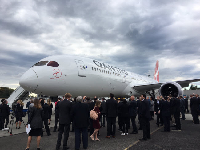 Đây là chiếc Boeing 787-9 đầu tiên của hãng Qantas được xuất xưởng tại nhà máy Everett.