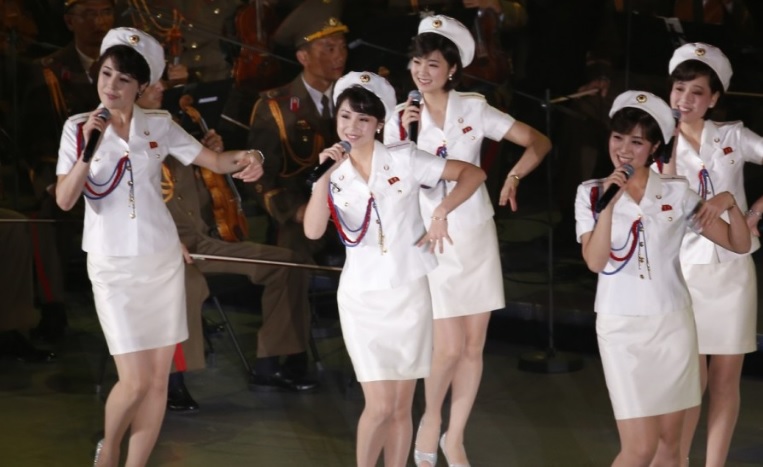 Ban nhạc nữ xinh đẹp do Kim Jong-un tinh tuyển sắp “đổ bộ” HQ - 1