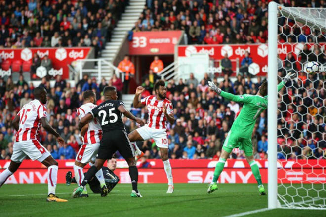 MU – Stoke: 3 điểm chào Sanchez, truy đuổi Man City - 2