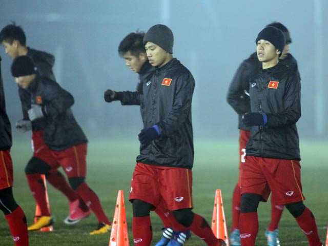 U23 Việt Nam đấu Syria: HLV Park Hang Seo ”phát cáu” vì sân tập