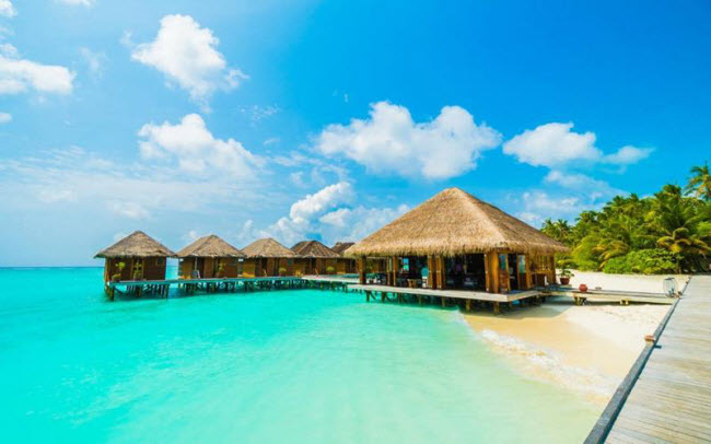 Maldives: Quốc đảo này nhanh chóng trở thành địa điểm nghỉ dưỡng sang trọng, với phần lớn khu nghỉ dưỡng có biệt thự trên mặt nước.