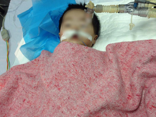 Bé 8 tháng tuổi ở Hà Nội nguy kịch nghi do tiêm nhầm thuốc