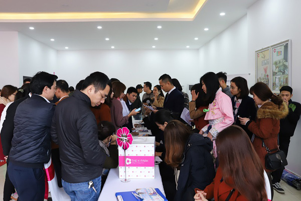 Khách hàng bốc thăm để chọn mua các căn hộ K3 dự án The K – Park - 1