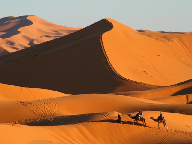 Kinh ngạc ngắm những sa mạc khô cằn đẹp đến khó tin