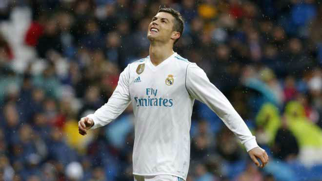 “Siêu bom tấn” Ronaldo sắp thành “bom xịt”: Real, MU ra đòn chí tử - 1