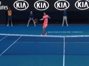 Thể thao - Kiệt tác Australian Open: Xuất chiêu chém bóng quá ảo, &quot;Tiểu Federer&quot; sấp mặt