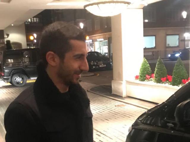 Trực tiếp MU mua Sanchez: Mkhitaryan đã ở London, chuẩn bị ”đổi người”