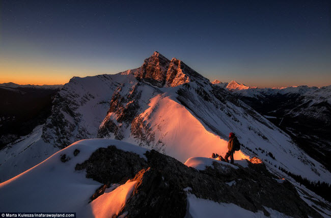 Khung cảnh trên đỉnh Ha Ling thuộc dãy núi Rockies ở Alberta, Canada.