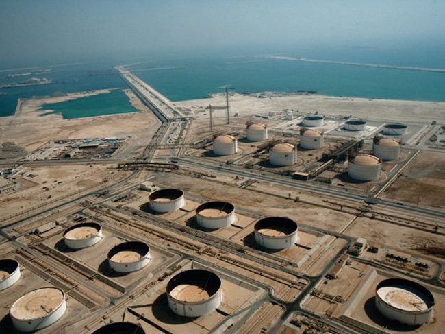 Qatar từng là một quốc gia nghèo, nhưng từ năm 1940, nhờ việc phát hiện mỏ khí đốt khổng lồ, đất nước này đã có sự phát triển chóng mặt.